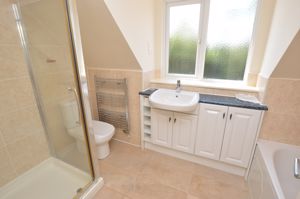 Master Bedroom En Suite- click for photo gallery